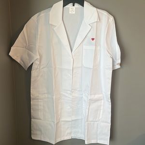 Short Sleeve button up lab coat NWT